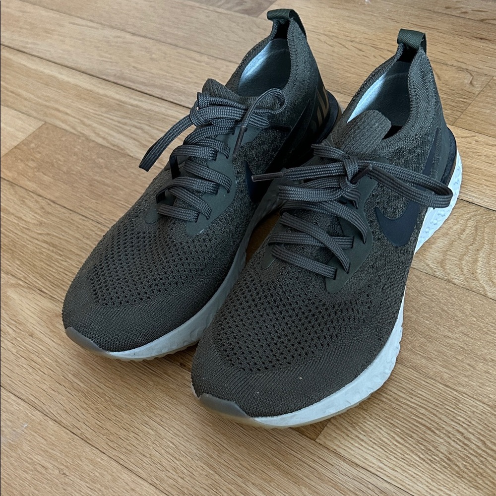 Nike Men's Dark Gray Sneakers